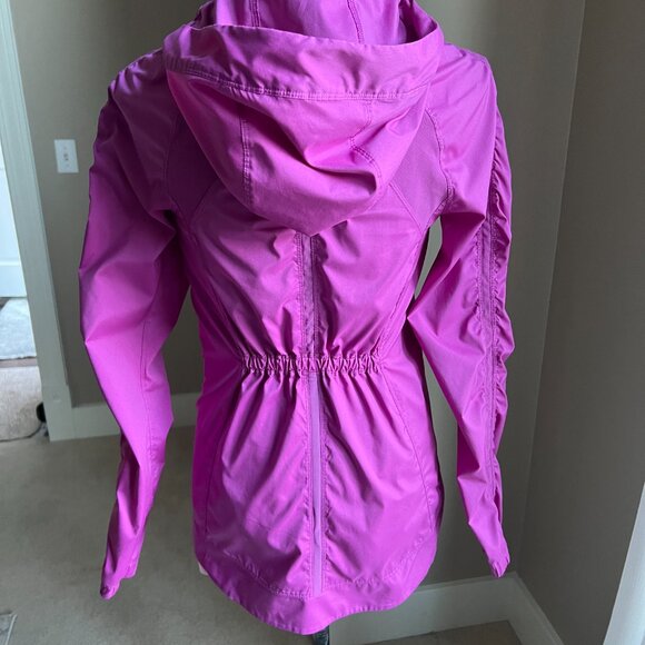 Lululemon Gather and Sprint Jacket in the color Ultra Violet Size 4 - Picture 4 of 5
